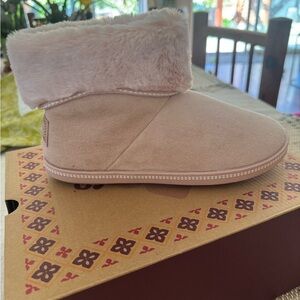 Skechers cozy campfire ultra plush booties.